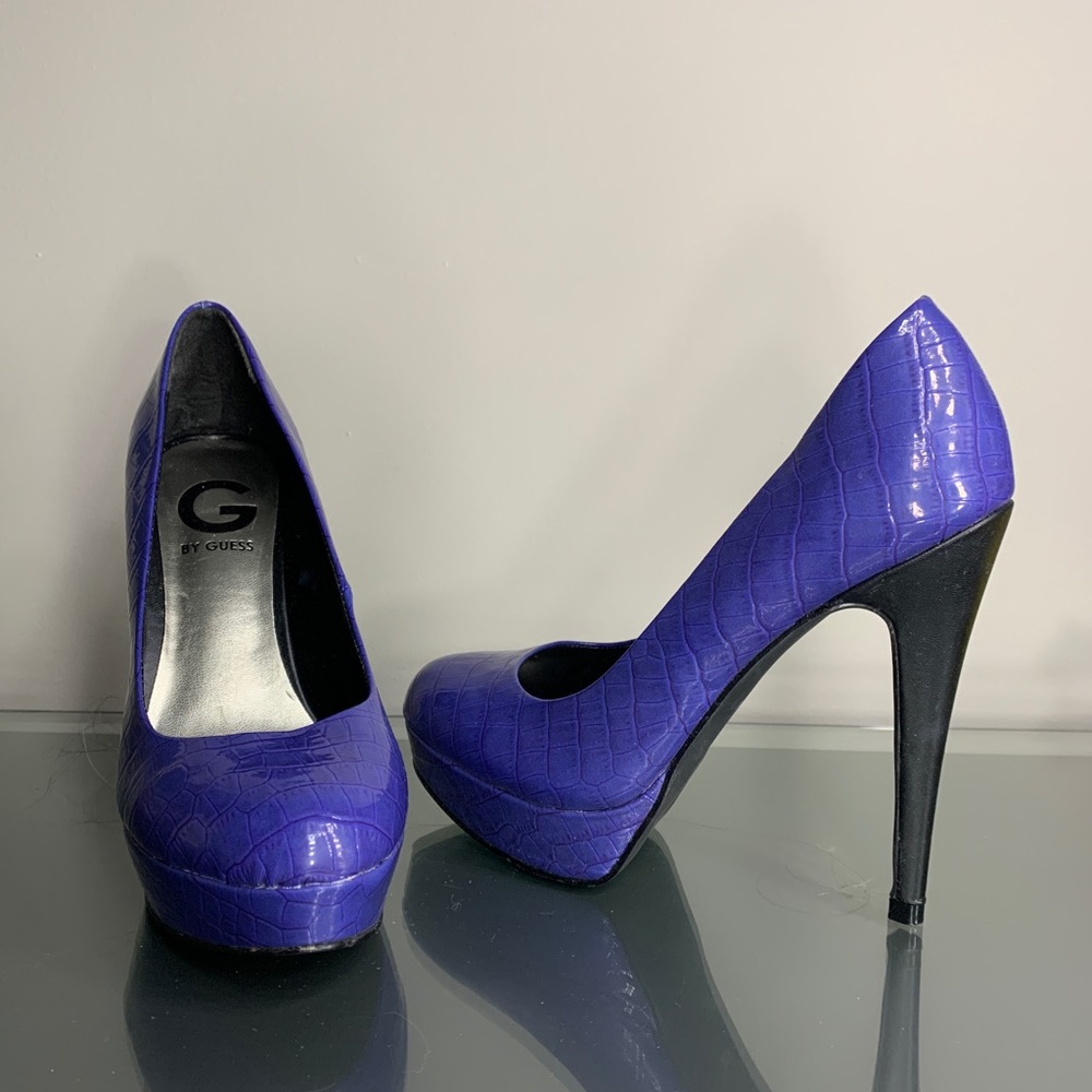 Guess Blue Alligator Pump Size 6 (36)